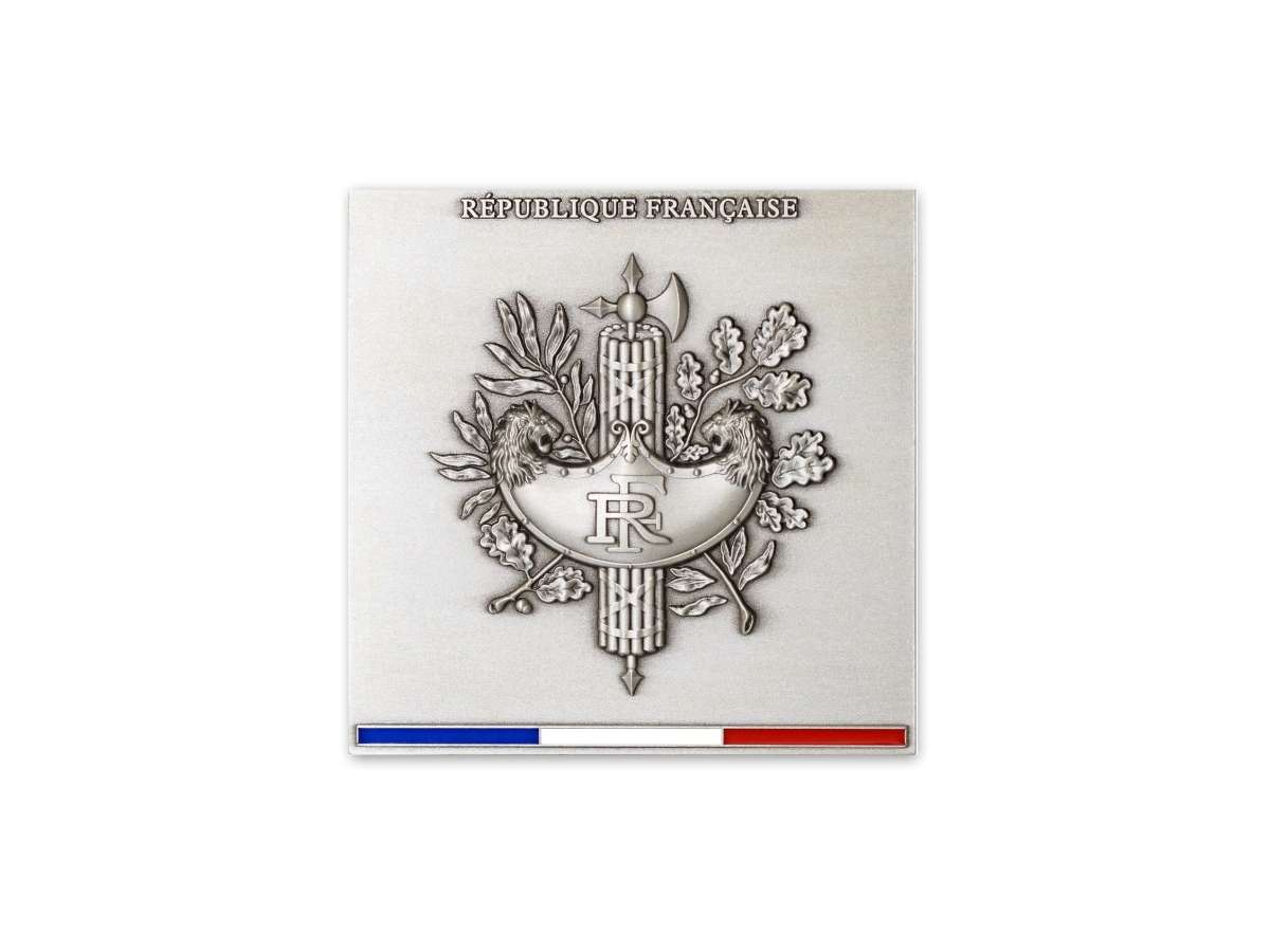 Enamelled matte nickel-plated square medal